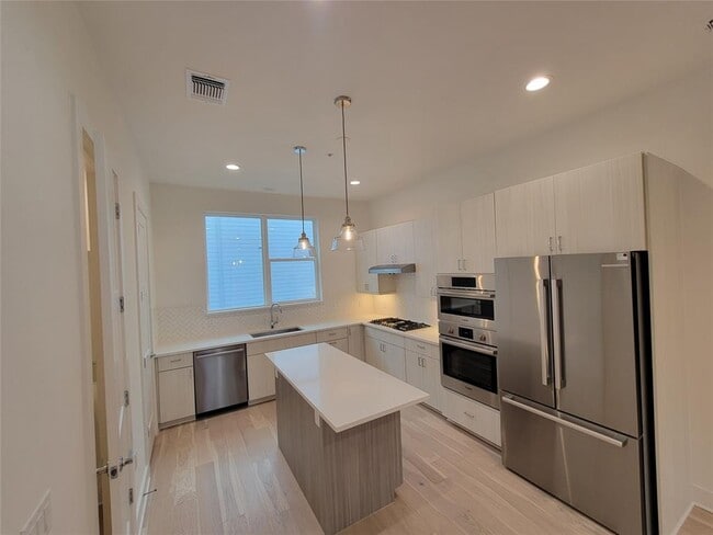 Building Photo - 3807 Threadgill St