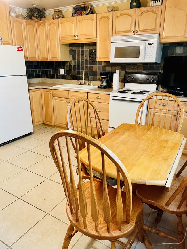 Open kitchen - 95 144th Ave