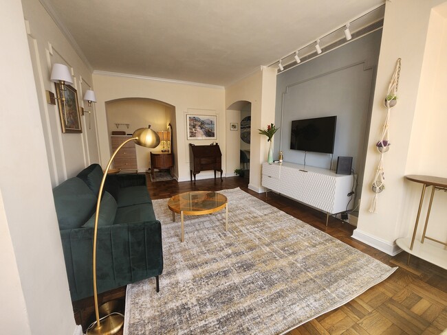 Rent includes wifi and streaming services (and all utilities too)! - 2515 K St NW