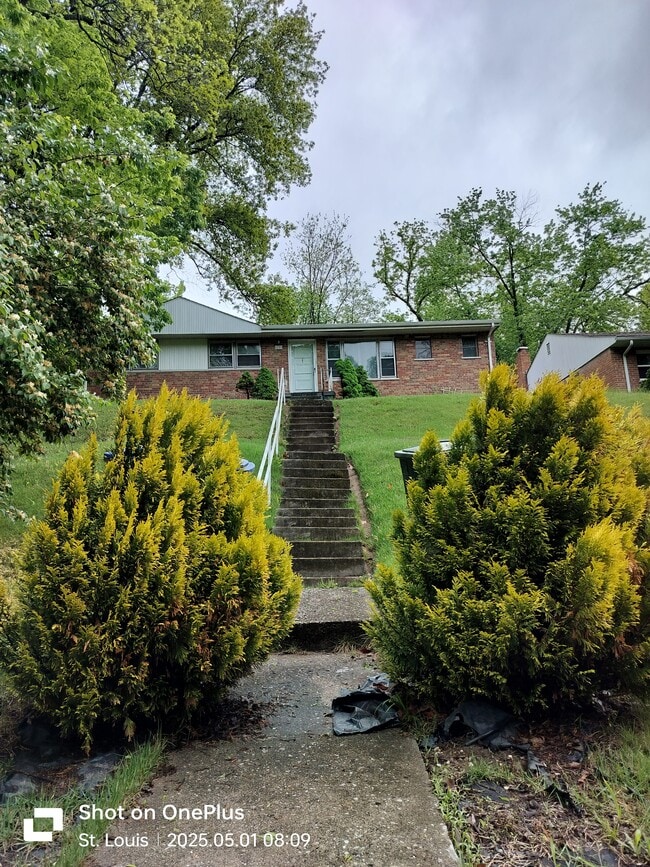 Building Photo - 635 SE Chambers Rd