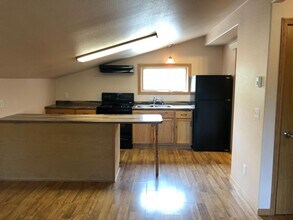 Building Photo - 138 N 7th St