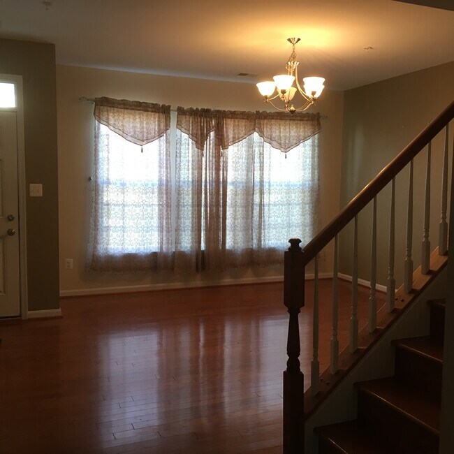 Foto del edificio - 23221 Foxglove St