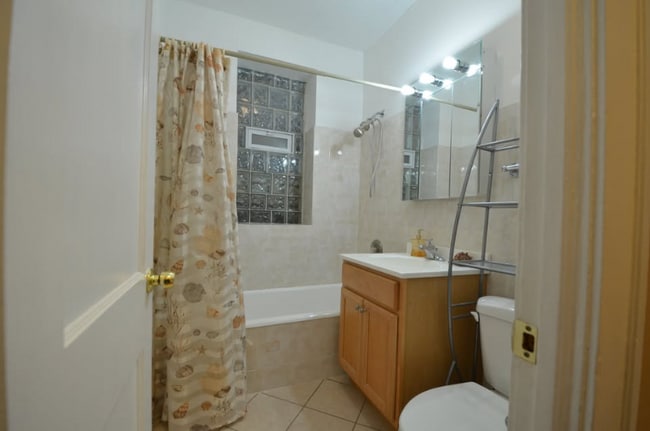 Foto del edificio - 4663 N Lowell Ave