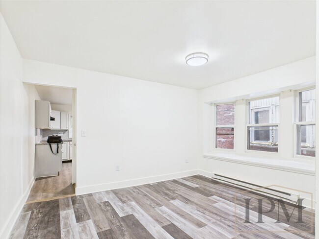 Foto del edificio - 4-bedroom, 1-bathroom home - Harrisburg Pa