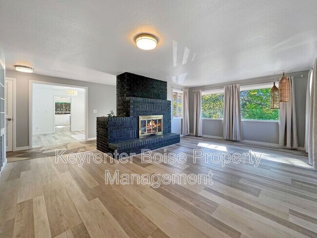 Foto del edificio - 2827 N Bogus Basin Rd