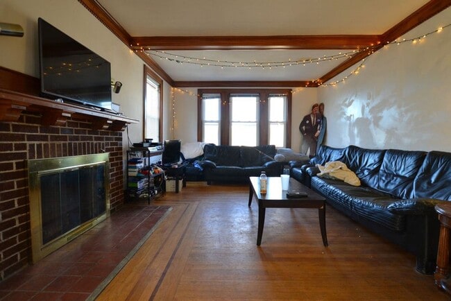 Building Photo - Entire 8-Bed, 4-Bath Family Home for Rent ...