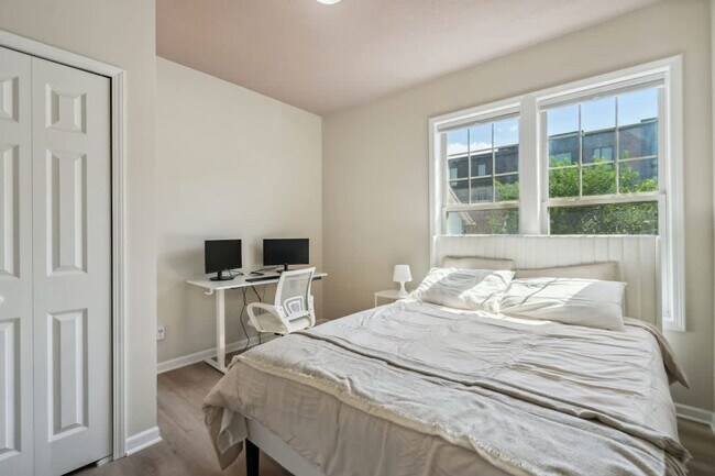 Foto del edificio - 2808 Colfax Ave South