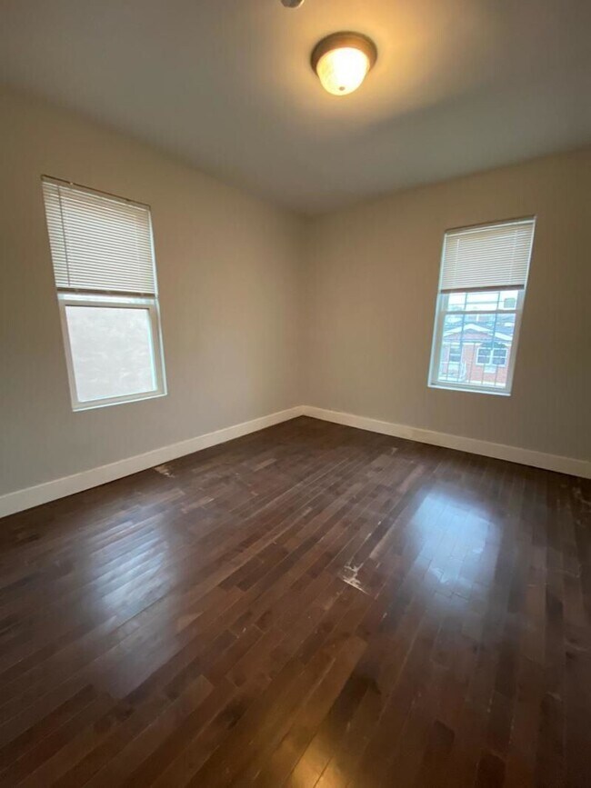 Building Photo - 282 Schaefer St