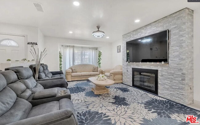 Foto del edificio - 7701 Baird Ave