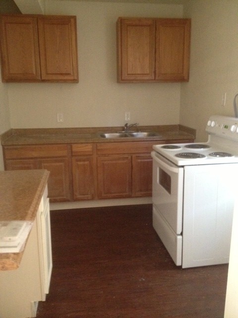 Building Photo - ONE BEDROOM BY UNT - ALL BILLS PAID!