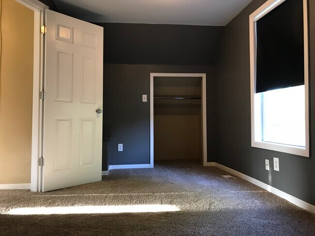 Dormitorio 1 - 4038 Bryant Ave N
