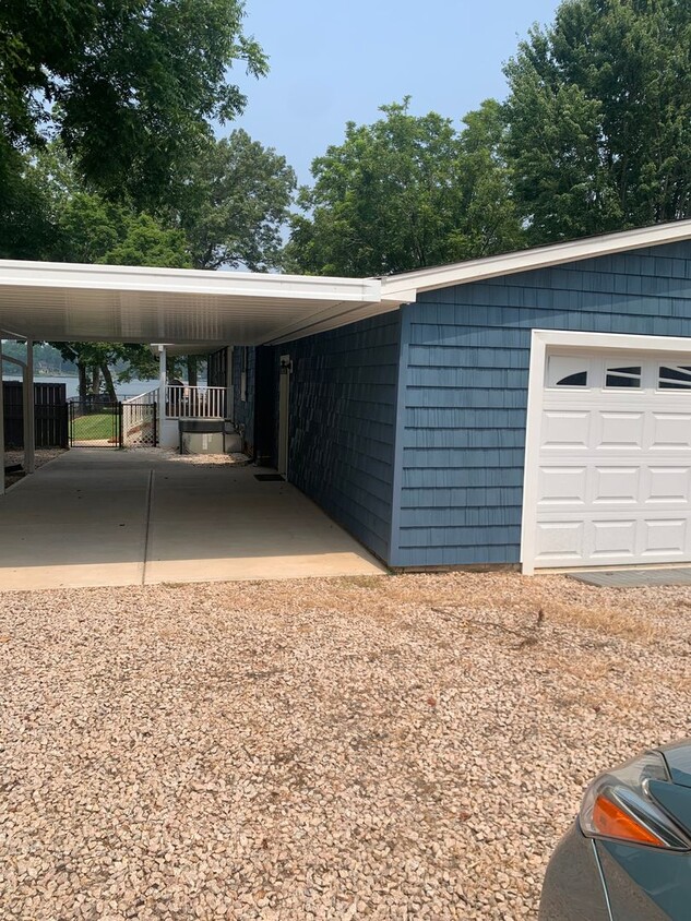 Primary Photo - 3 bedroom 2 bath on High Rock Lake