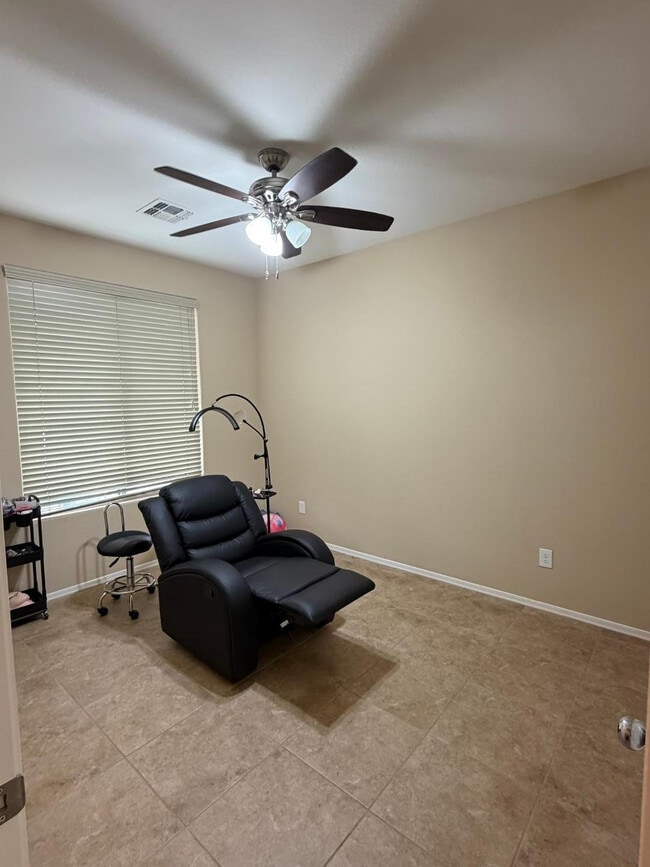 Foto del edificio - 4723 W Gelding Dr
