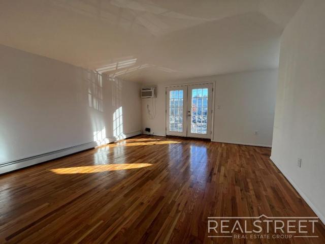 Building Photo - 3 bedroom in BROOKLYN NY 11225