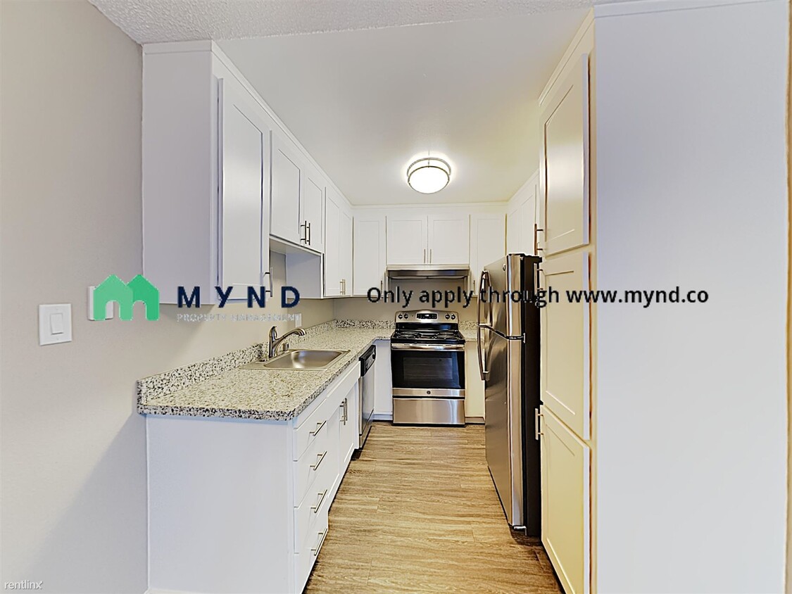 Primary Photo - 2 br, 1 bath Apartment - 1025 35th Ave Apt 13