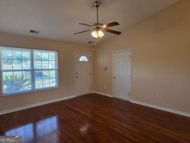 Foto del edificio - 101 Mossy Oak Dr