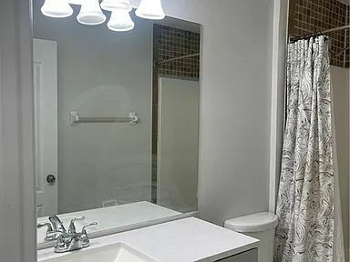 Foto del edificio - 221 Kismet Pkwy E