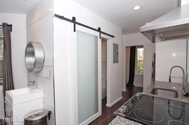 Foto del edificio - Studio, 1 bath Apartment - 548 S 54th St # 2F