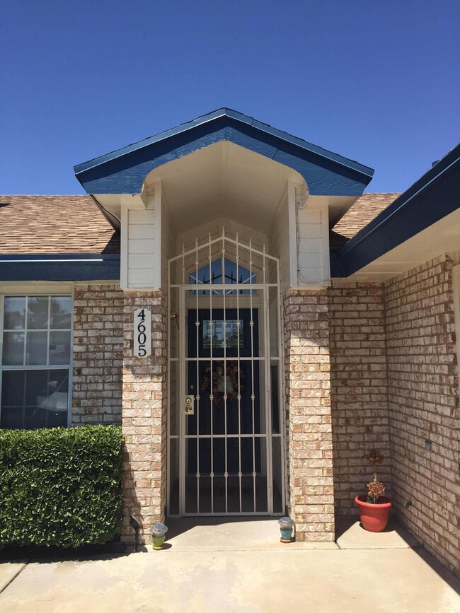 Foto del edificio - North HIlls in Northeast El Paso 3 bed Refrig A/C