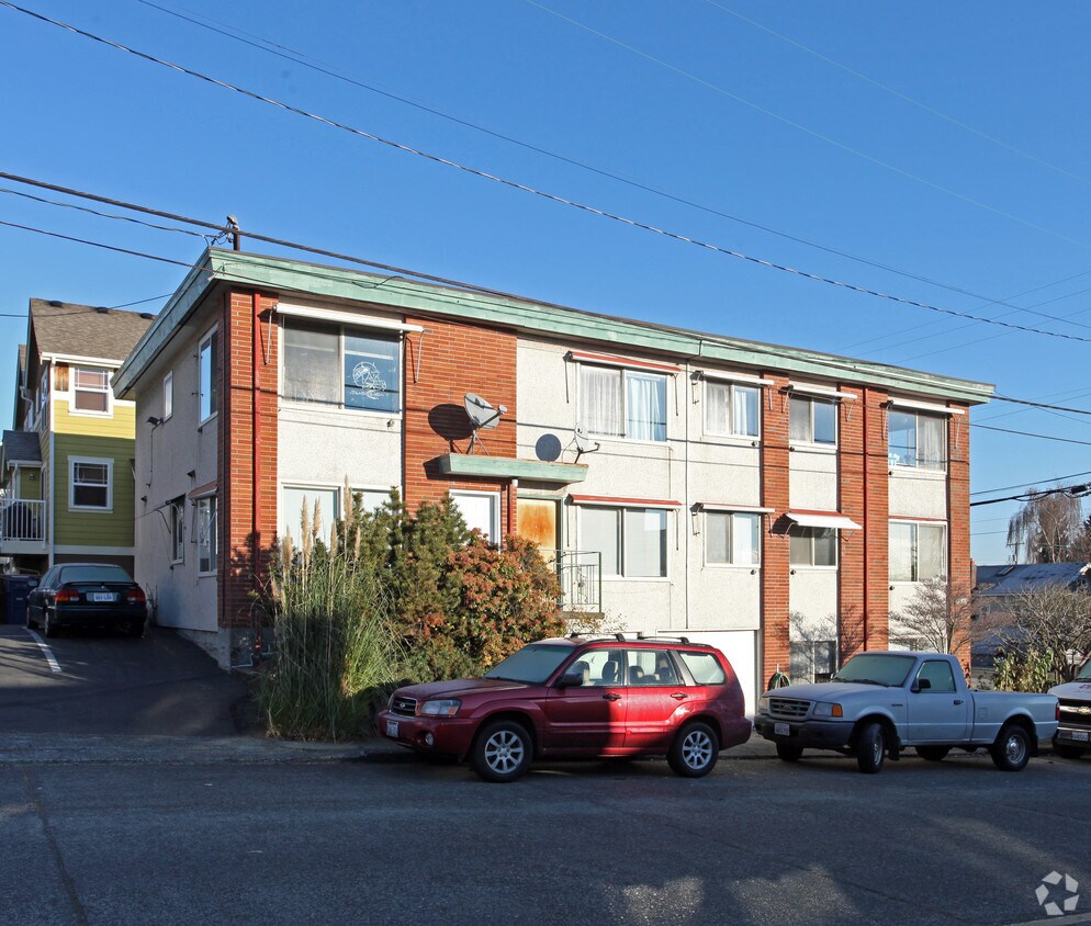 Building Photo - 4503 Woodland Park Ave N