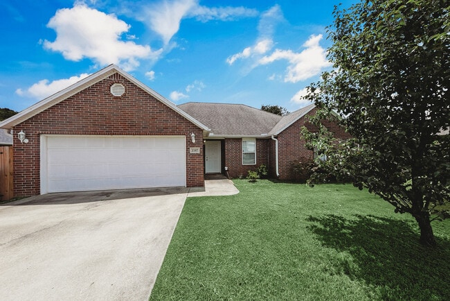 Building Photo - 2167 Sweetwater Ranch Ave