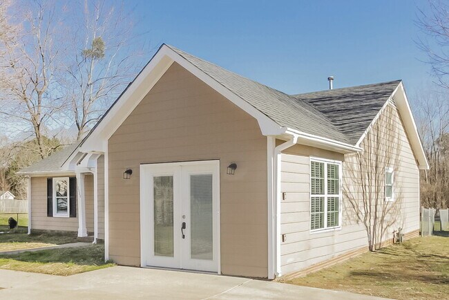 Building Photo - 2808 Faircroft Way