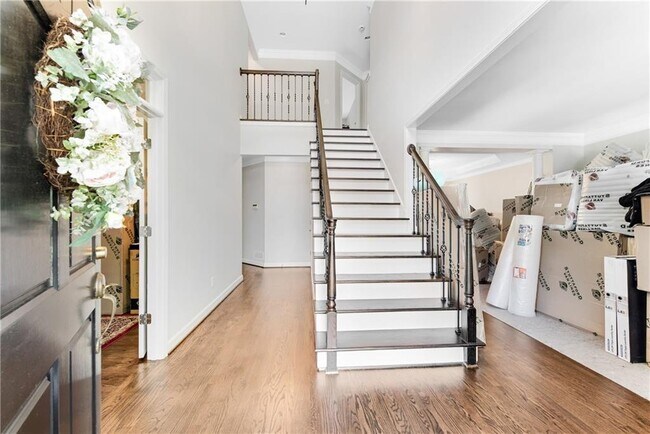 Building Photo - 2046 Kinsmon Dr