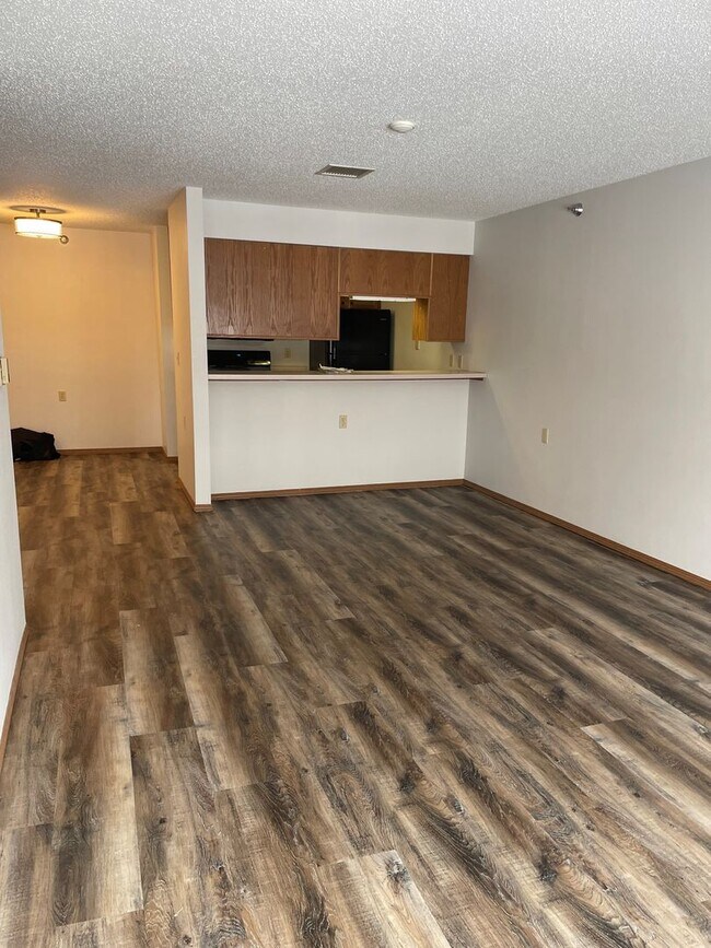 Foto del interior - Updated Apartment Homes at Carmel Estates with In-Unit Laundry & Great Amenities