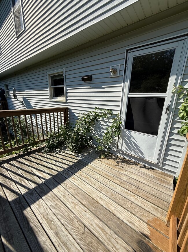 Building Photo - 7 Ledgeland Dr