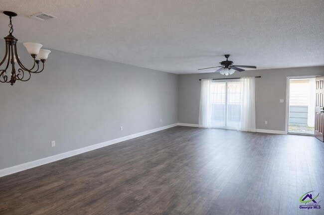 Building Photo - 646 Gawin Dr