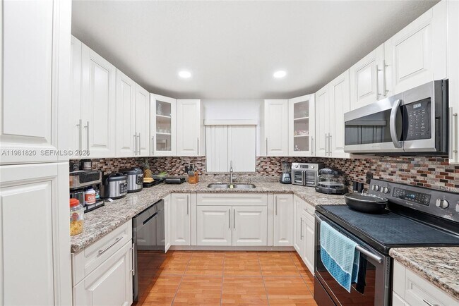 Foto del edificio - 2875 NW 9th Ct