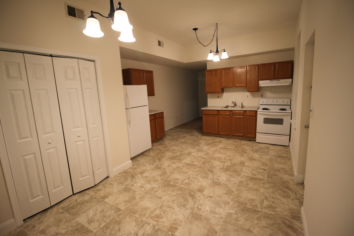 Foto principal - 805 N Van Buren St