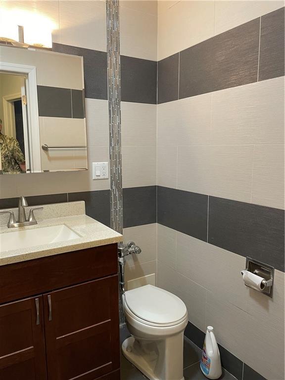 Foto del edificio - 2401 E 3rd St