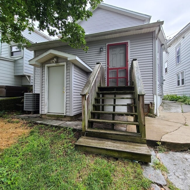Building Photo - 211 E High St
