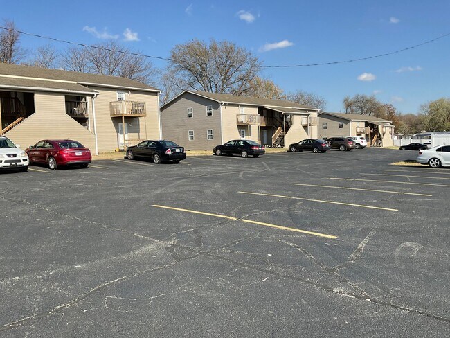Foto del edificio - Nice 2BR/1BA Apartment near MSSU Campus in Joplin, MO. upstairs unit!!!