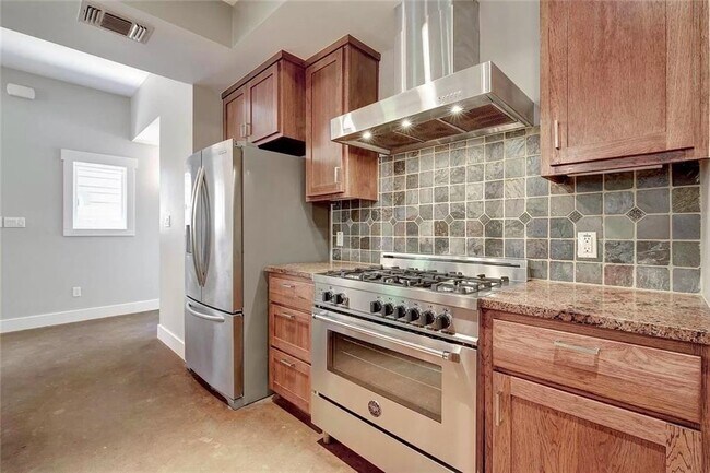 Building Photo - 804 E 47th St