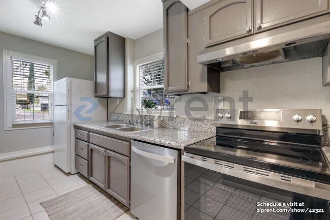 Building Photo - 517 13th St