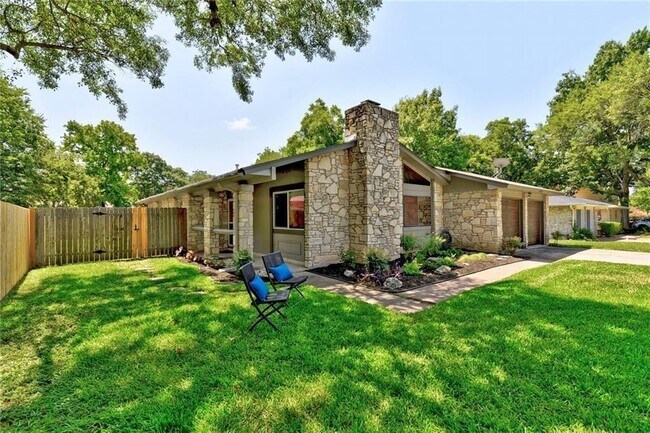 Foto del edificio - 10605 Golden Quail Dr