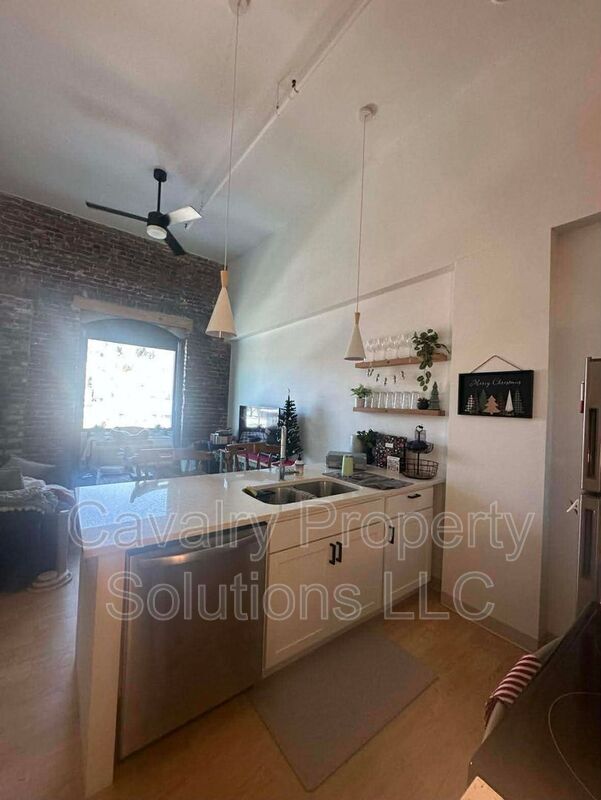 Foto del edificio - 1831 W Michigan St