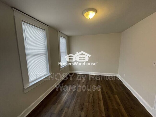 Foto del edificio - 2855 W Cold Spring Ln