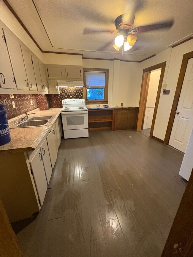 Foto del edificio - Large 3/4 Bedroom 1/2 Duplex in Stroudsburg borough!