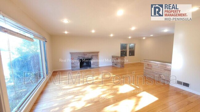 Building Photo - 2911 Alameda de las Pulgas