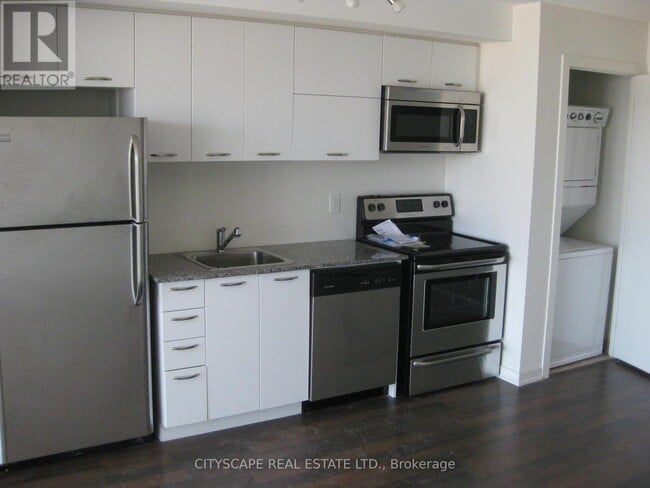 Photo du bâtiment - 38 Joe Shuster Way