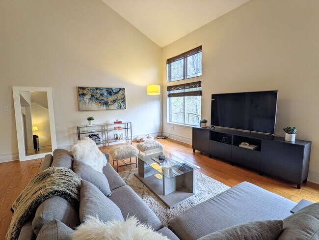 Foto del edificio - Beautiful furnished Penthouse loft in Elizabeth!