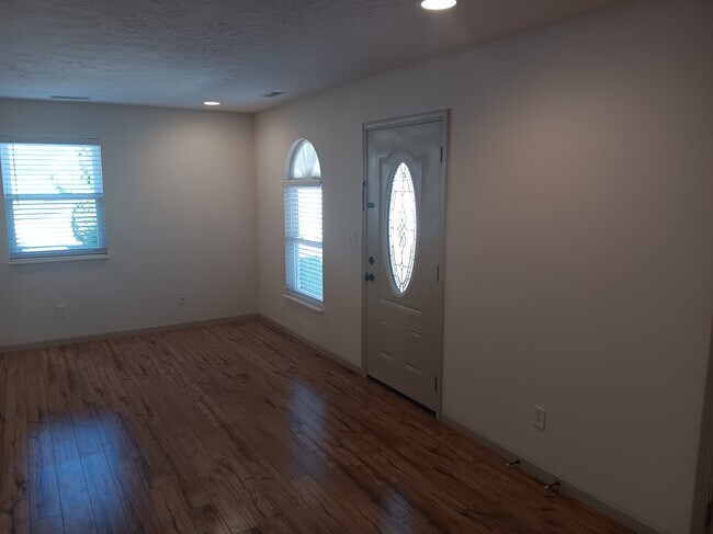 Building Photo - 809 Island View Dr