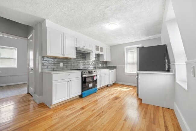 Building Photo - 59 Grove Ave