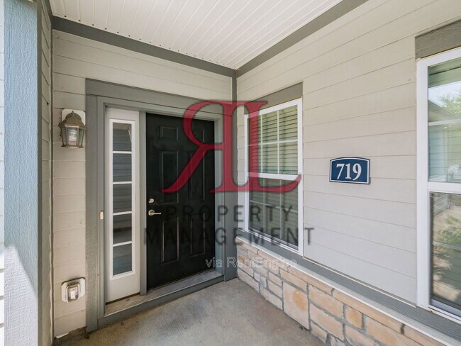 Foto del edificio - 719 Wintergreen Wy