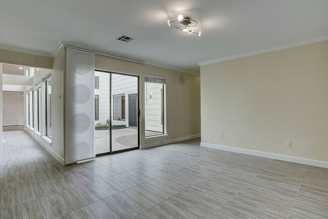 Foto del edificio - 13819 Starhill Ct
