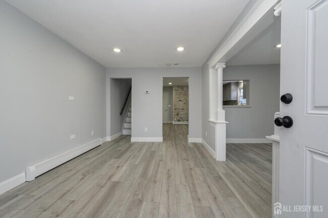 Building Photo - 408 David St