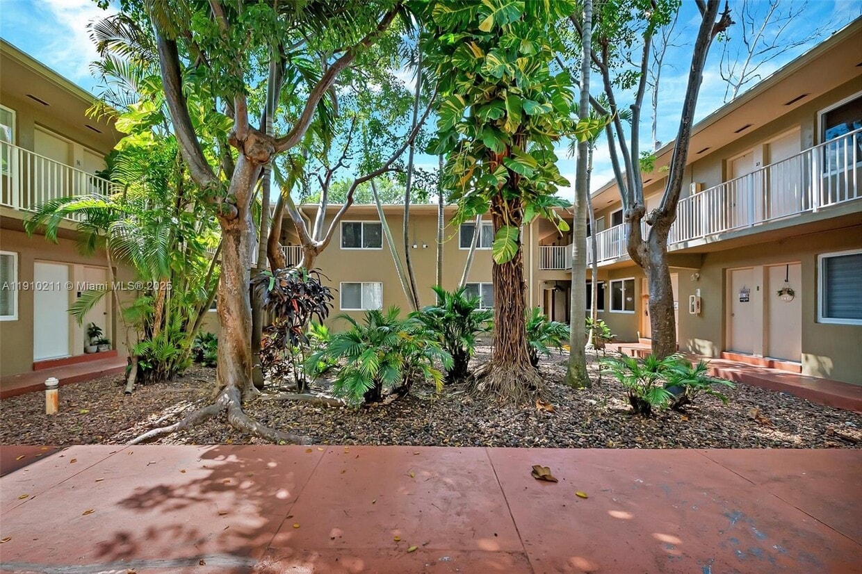 Foto principal - 6310 SW 79th St